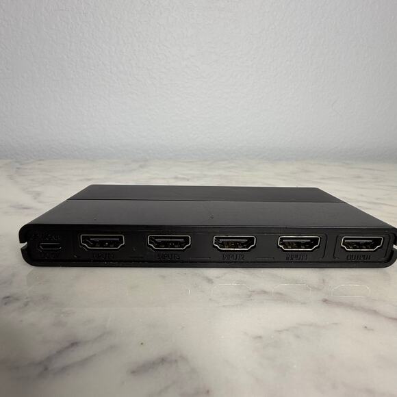 onn. Watch 4-Device HDMI Switch/ Missing Remote Control & Charger Cable. - Picture 1 of 3